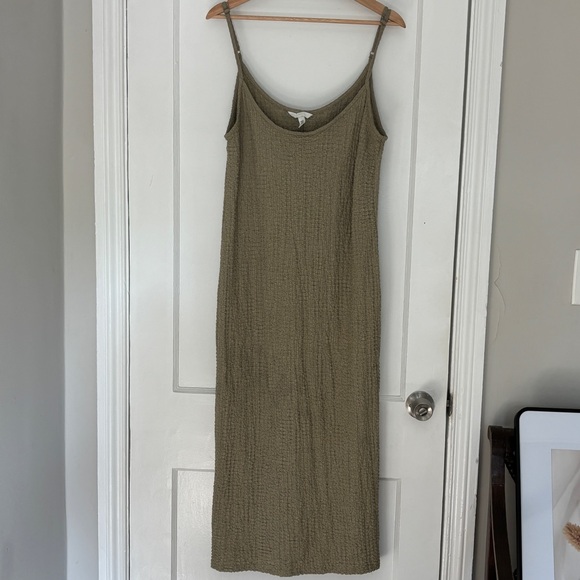 H&M crinkled maxi sage green Midi Dress in XL - Picture 2 of 6